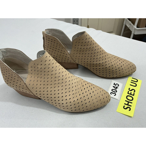 Womans Kenneth Cole Ny Size 7 M Cooper Beige Vented Zip Cut Out Booties - Picture 2 of 8